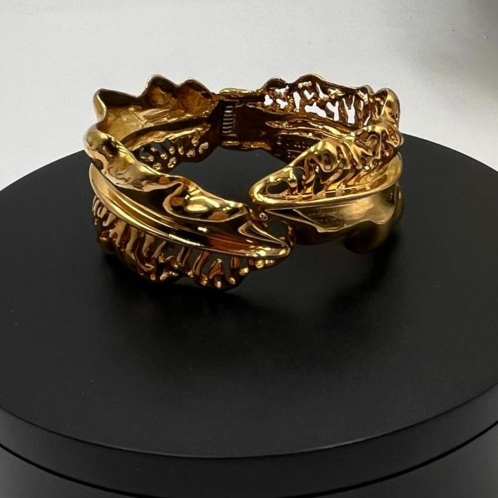 Joan Hornig Vintage Gold Tone Leaf Hinged Bright‎ Wide Bangle Bracelet